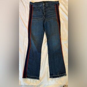 Veronica Beard Blue Jeans CAROLYN
BABY BOOT
HIGH RISE
SECRET SKINNY POCKETS